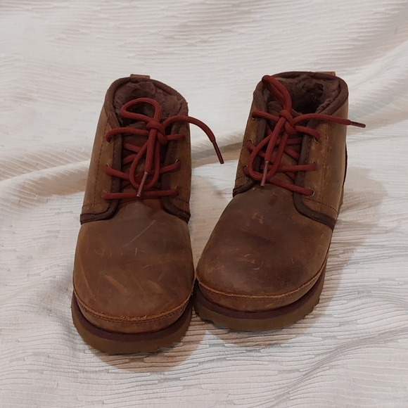 UGG Brown Kids Boots with Red Laces - Picture 8 of 9